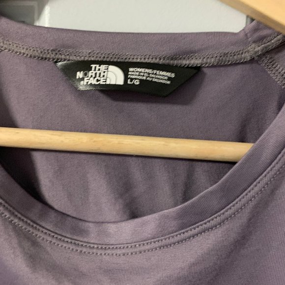 The North Face Women's Training T-Shirt in Gray, Size L - Picture 4 of 7